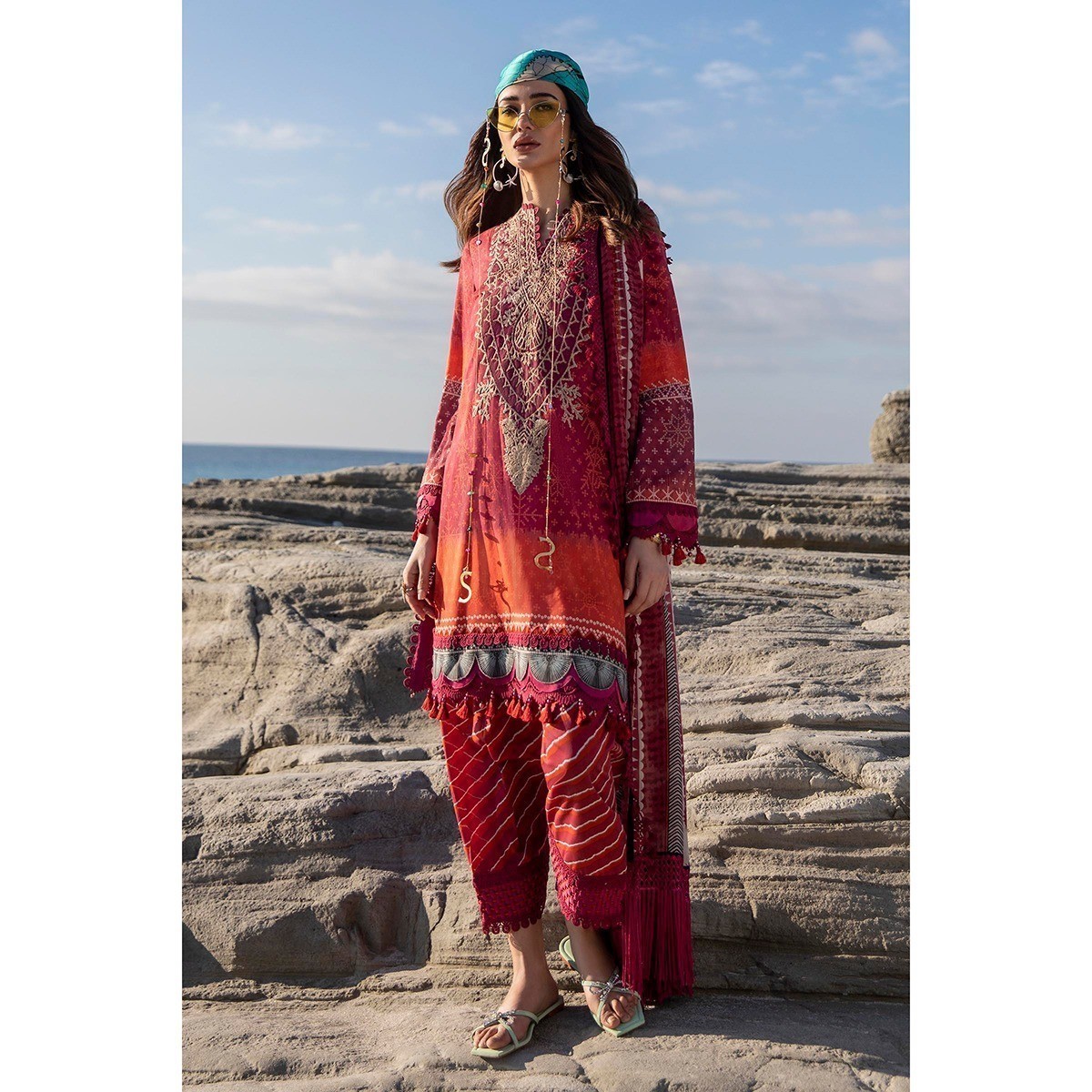 /2023/04/sana-safinaz-3-piece-printed-lawn-unstitched-suit--muzlin-summer-2-276379737_pk-1492715092-image1.jpeg