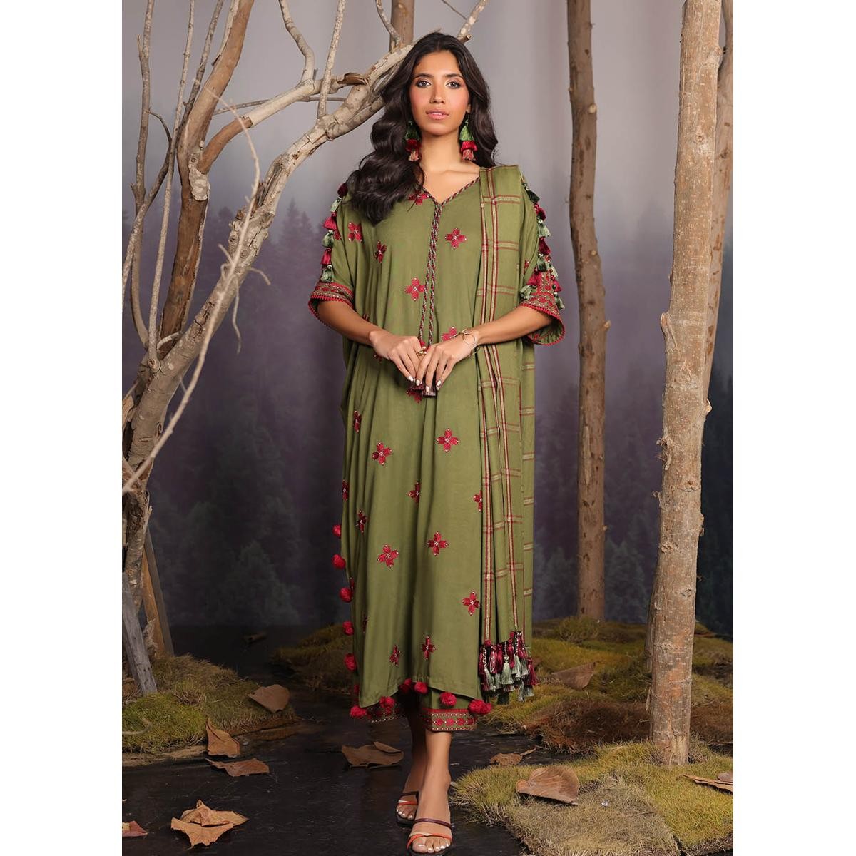 /2023/10/alkaram-studio-unstitched-3-piece-embroidered-twill-viscose-suit-with-shawl-fw-05-23-green-image1.jpeg