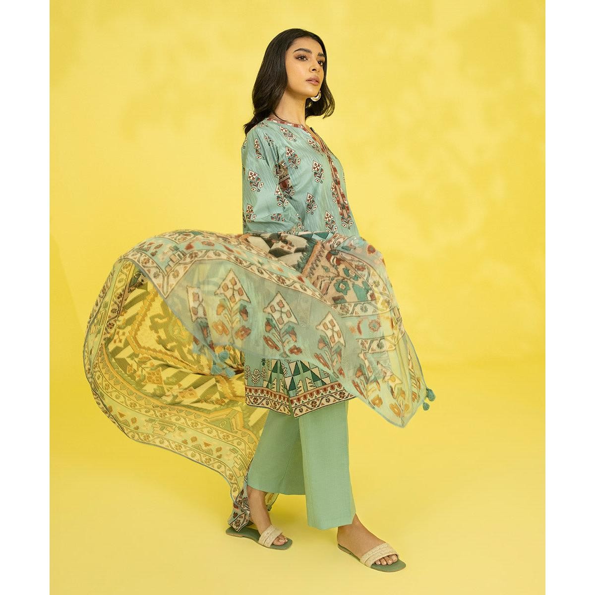 /2023/10/sapphire-unstitched-3-piece-digital-printed-lawn-suit-431163036_pk-2056454032-image1.jpeg