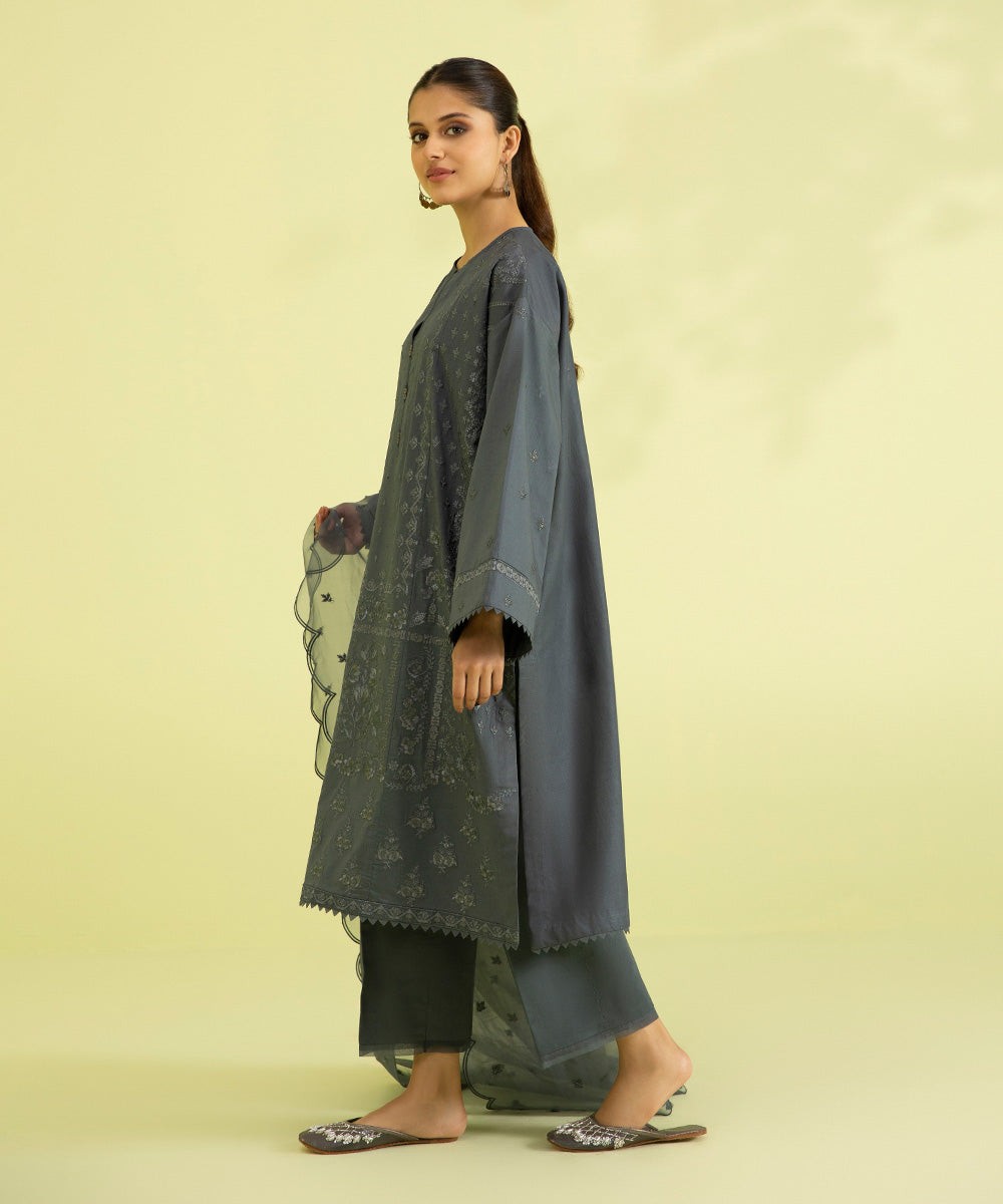 /2023/10/sapphire-unstitched-3-piece-embroidered-lawn-suit-431156611_pk-2056453044-image2.jpeg