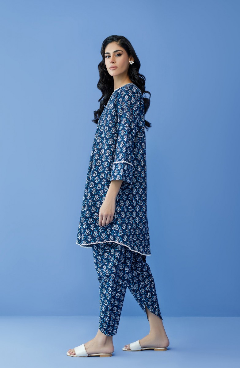 /2024/02/orient-stitched-2-piece-printed-khaddar-shirt-and-khaddar-pant--colour:-blue--collection:-winter-print-edit-23--design-code:-nrds-23-202-s-blue-image2.jpeg